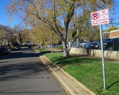 アメリカの交通標識　No Parking 駐車禁止