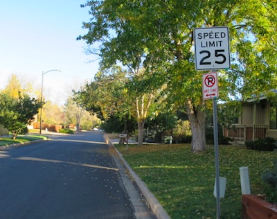 アメリカの交通標識　制限速度