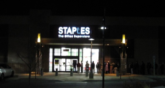 Black Friday Staples の行列