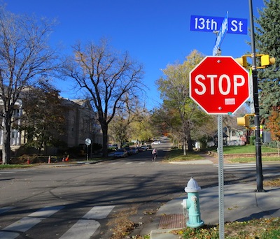 アメリカの交通標識 STOP 止まれ