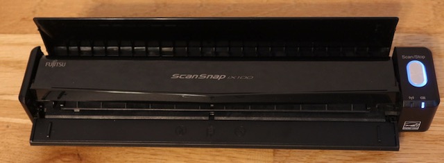 Fujitsu ScanSnap iX100 Mobile Scanner　小型・軽量のモバイルスキャナー