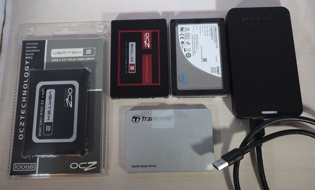 デスクトップパソコン内蔵用SSD と外付けHDDケース