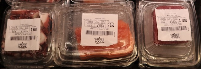 アメリカの Whole Foods Market　ボルダー，コロラド州 刺し身（寿司ネタ）