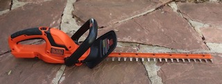 垣根ヘッジトリマー, Black and Decker BLACK+DECKER 20V MAX Cordless Hedge Trimmer, 22-Inch  LHT2220B