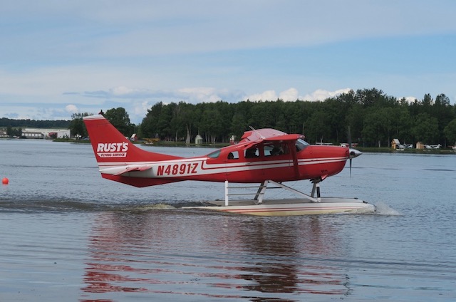 Anchorage 水上飛行機 フッド湖水上飛行場