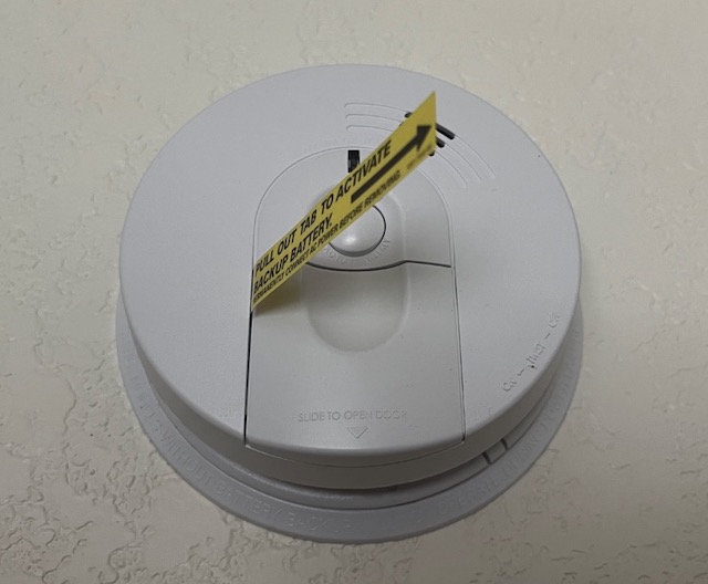 アメリカの煙感知器の交換　Smoke Alarms