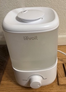 シンプルな上から給水タイプの加湿器 Levoit