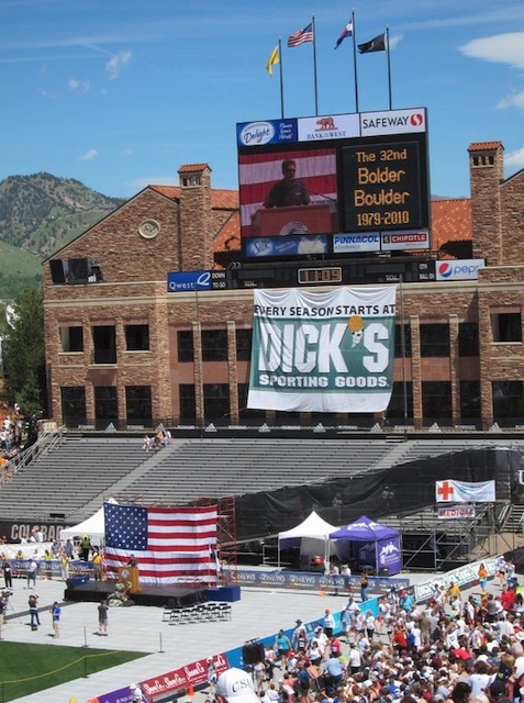 メモリアルディ Bolder Boulder コロラド州ボルダー