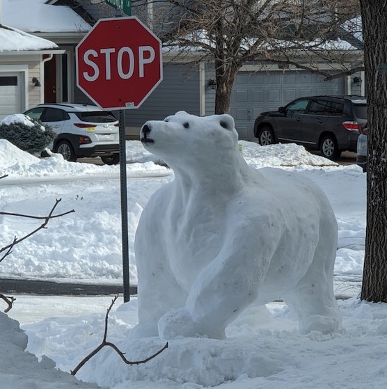 アメリカで雪像づくり　くま