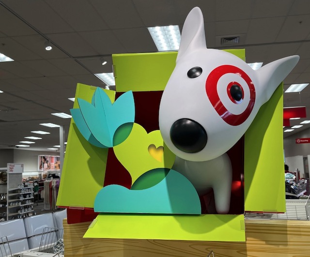 TARGET アメリカの店　マスコットキャラ　犬